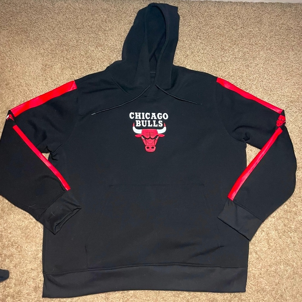NBA Chicago Bulls Logo Hoodie Sweatshirt Men’s Size XL Black With Red Accents